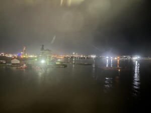 1日目　寝床脇の窓から見る新潟港